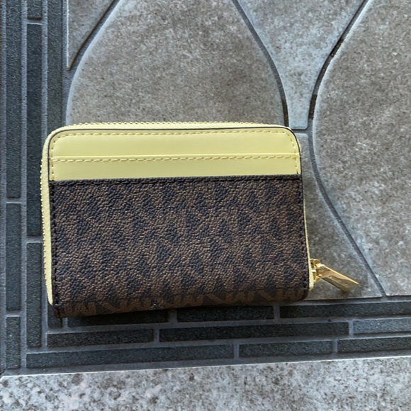 Michael Kors Medium Zip Around Card Case - Picture 5 of 16